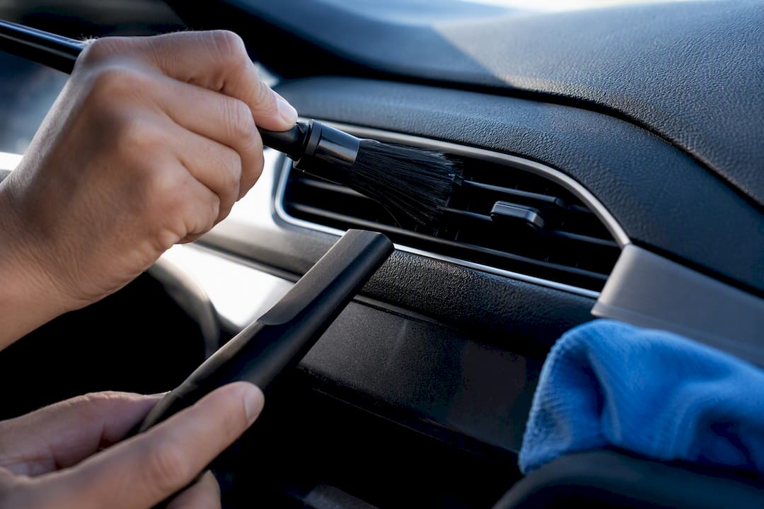 Brush and vacuum cleaning car vent louvers