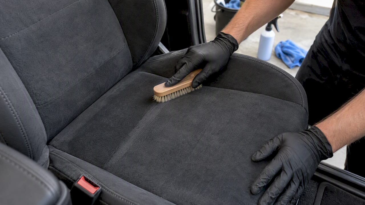 Soft brush restoring Alcantara seat nap